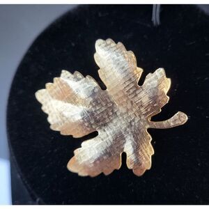Vintage 1970s Gold Tone Metal Maple Leaf Shape Pin Brooch Safety Pin 1.9"